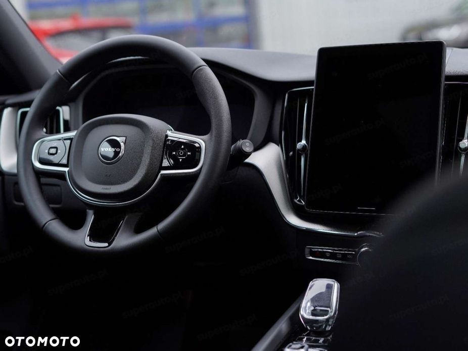 Volvo XC 60 B5 B AWD Plus Dark - 12