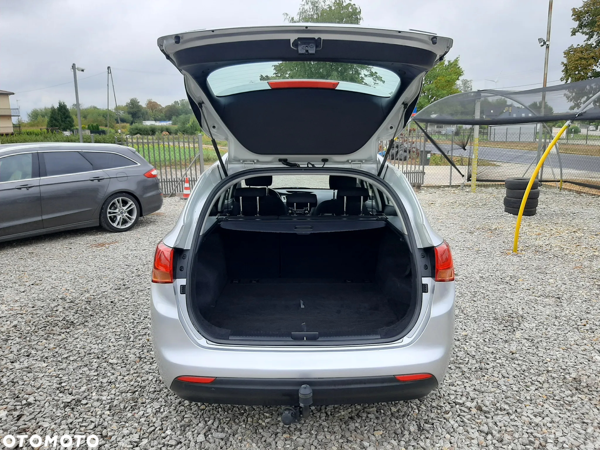 Kia Ceed 1.6 GDI SW Dream-Team Edition - 4