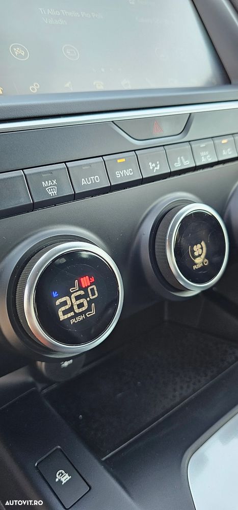 Jaguar E-Pace D180 AWD Aut. R-Dynamic S - 23