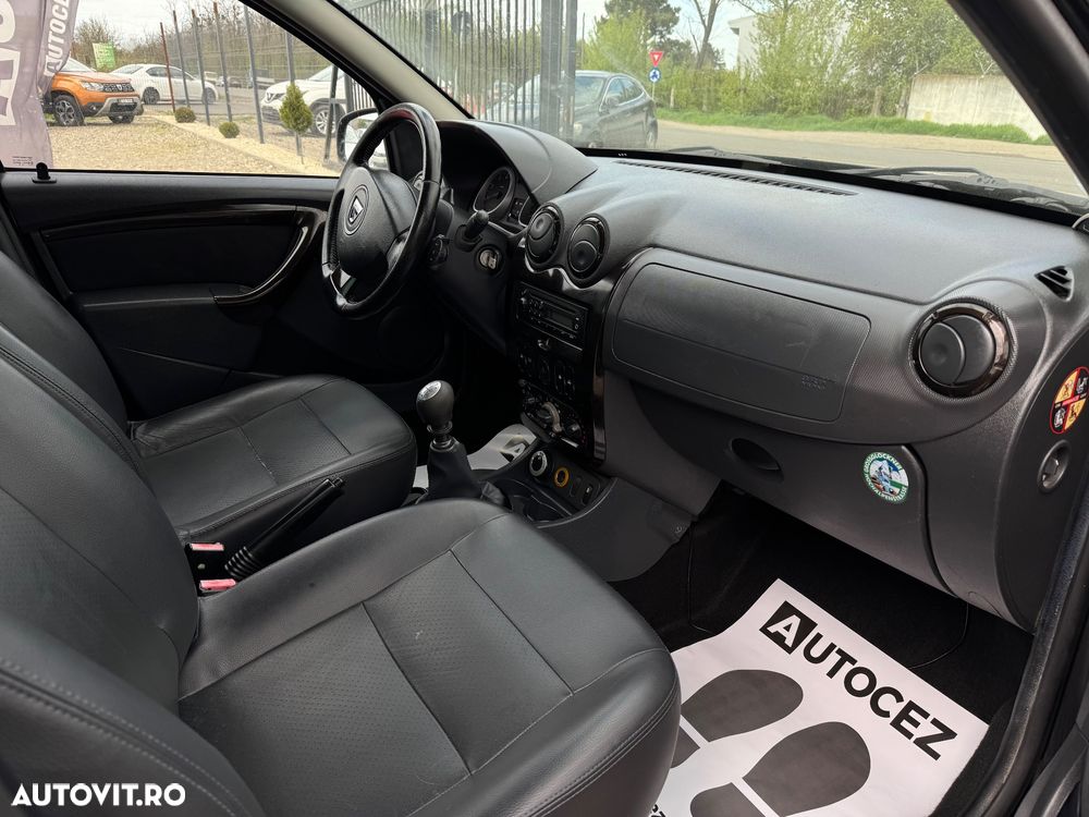 Dacia Duster 1.6 16V 4x4 - 11