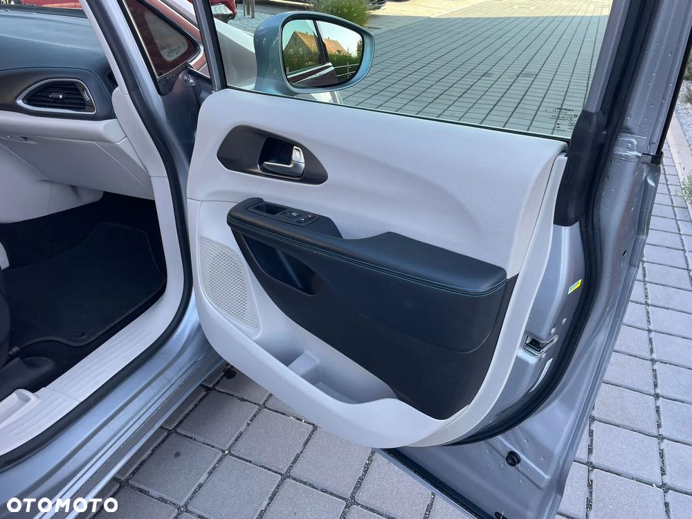 Chrysler Pacifica - 21