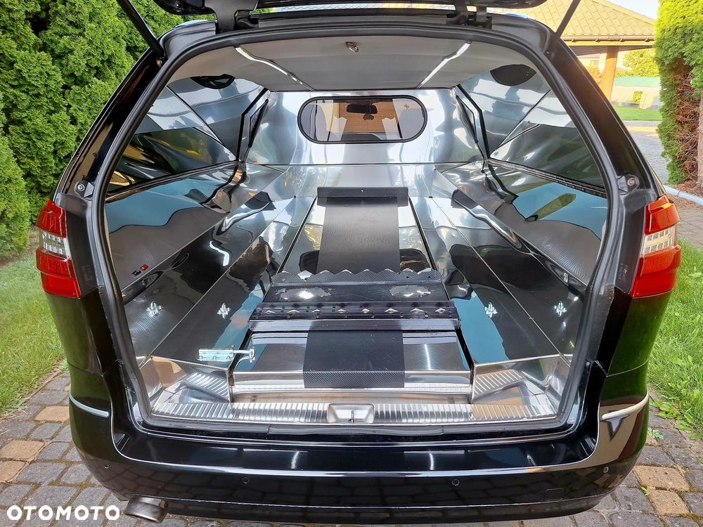Mercedes-Benz Klasa E 200 CGI BlueEffICIENCY Avantgarde - 10