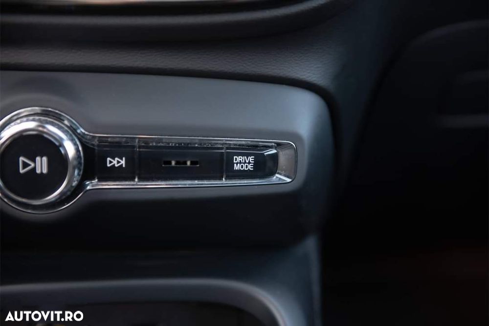 Volvo XC 40 - 25
