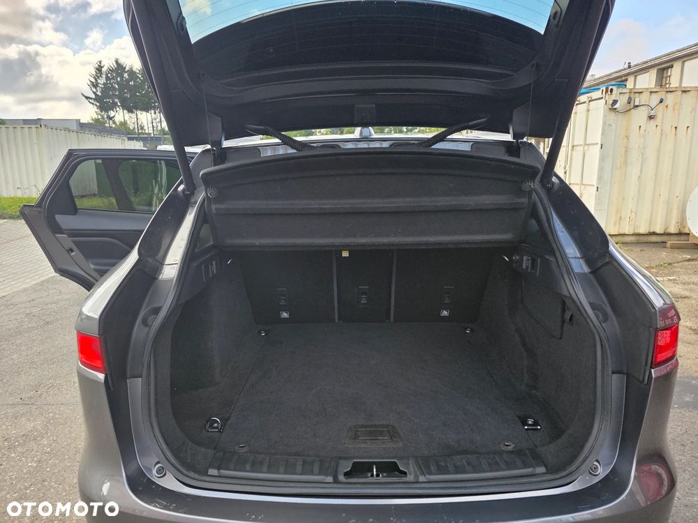 Jaguar F-Pace ver-2-0-i4d-awd-prestige - 8