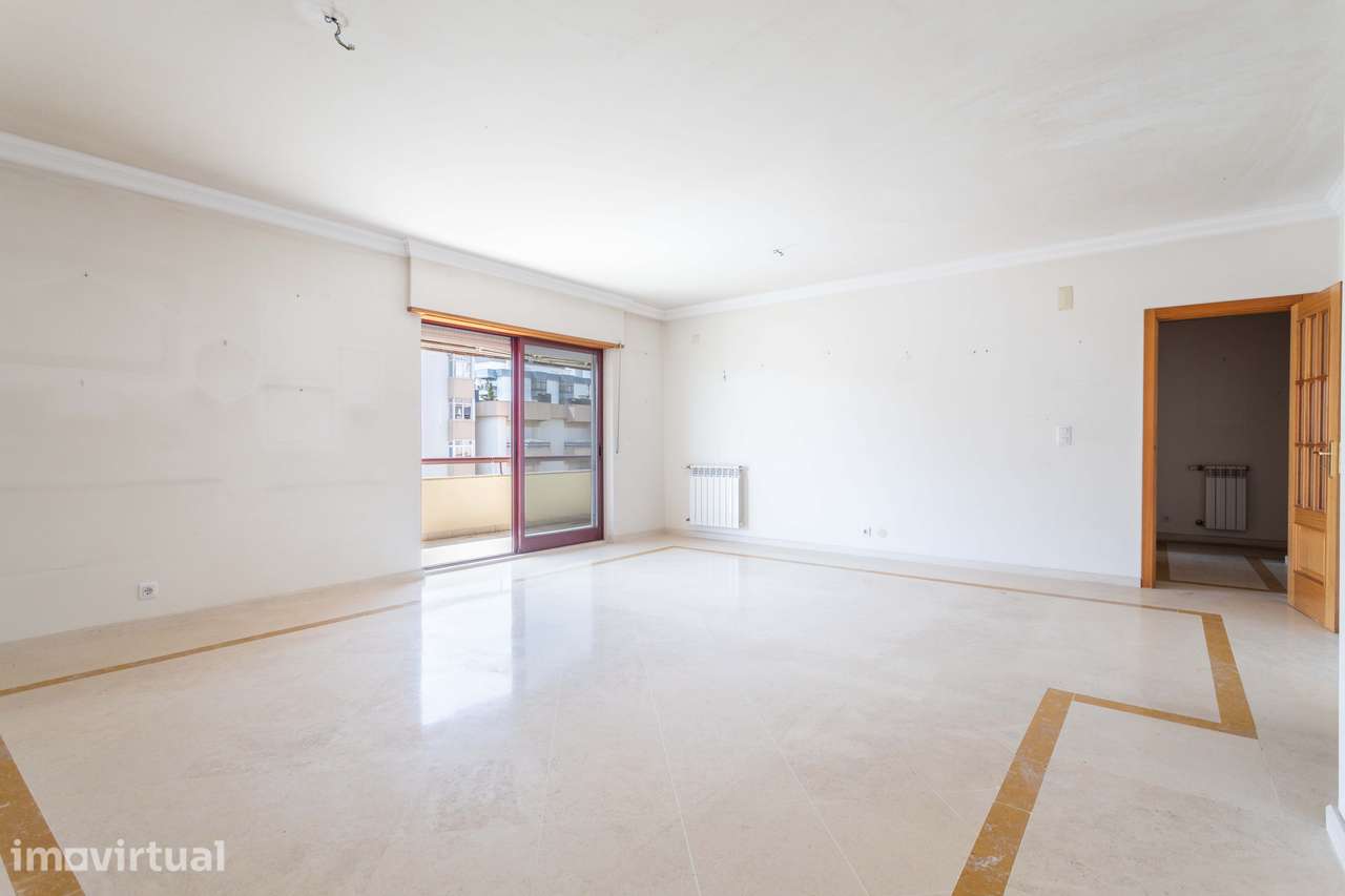 T3 em Oeiras com vista de mar e 2 lugares de estacionamento - Grande imagem: 4/46