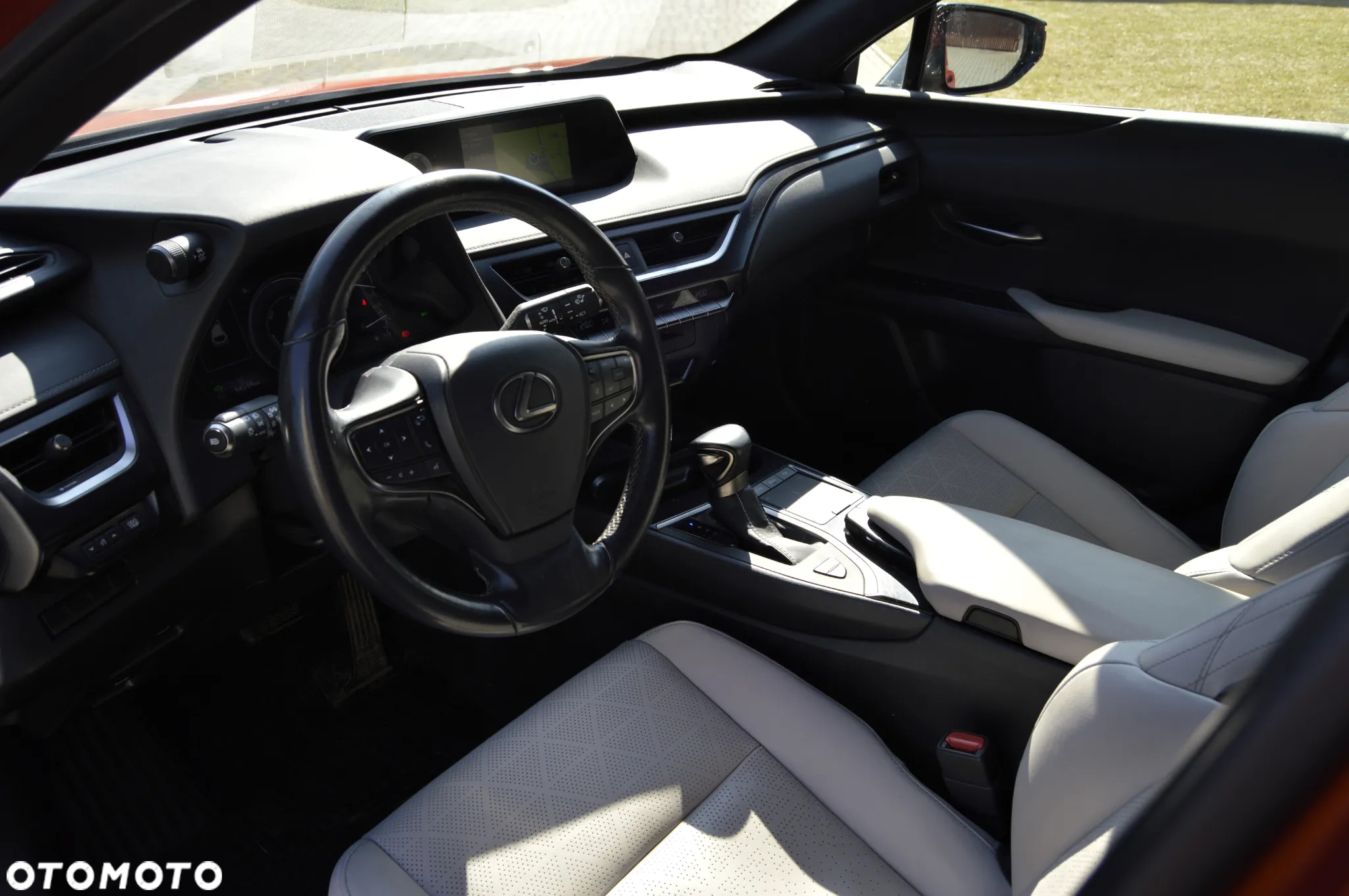 Lexus UX 250h Prestige 2WD - 2
