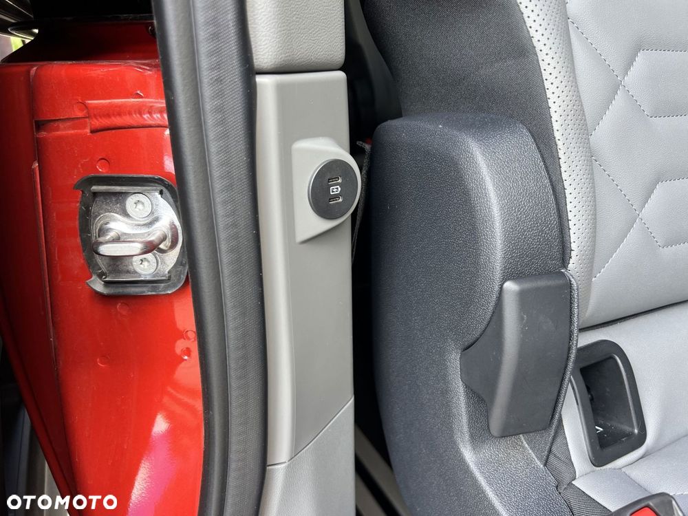 Ford Tourneo Custom - 26