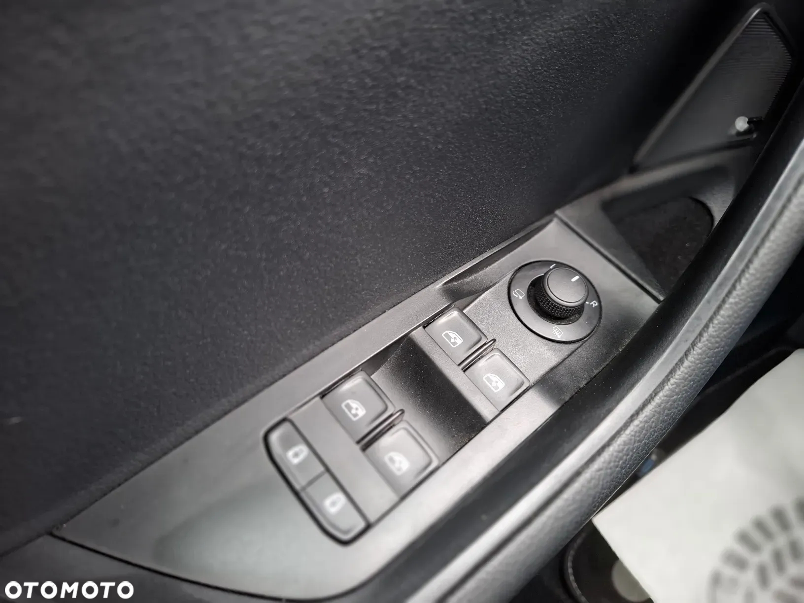 Skoda Superb Combi 2.0 TDI DSG Ambition - 35