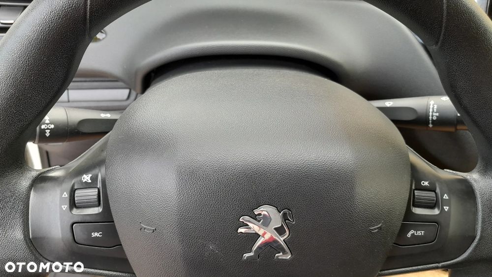 Peugeot 208 - 17