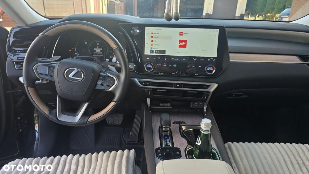Lexus RX 350h Omotenashi - 11