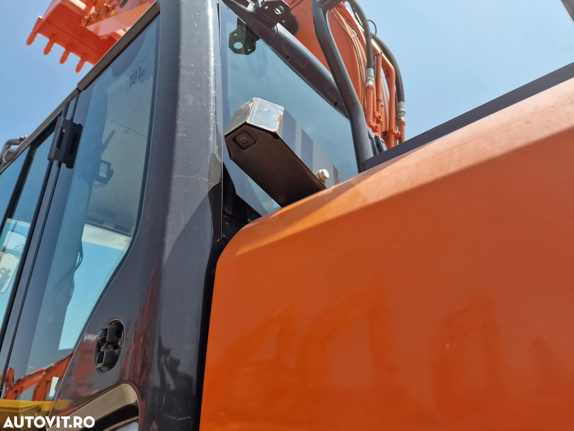 Hitachi ZX210, 2019, 23t, 4.888h, cupa NOUA 1,3mc-96.900 EUR+Tva, camera spate, camere laterale, inst picon, aer cond climatronic, consum 11l/h,. 3 pompe hidr HITACHI, inst picon, lant 90% ok 480h mars, posbilitate leasing 4 ani-PROMOTIE 96.900 EUR+Tva - 29