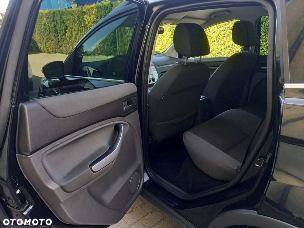 Ford Kuga 2.0 TDCi FWD Titanium - 25