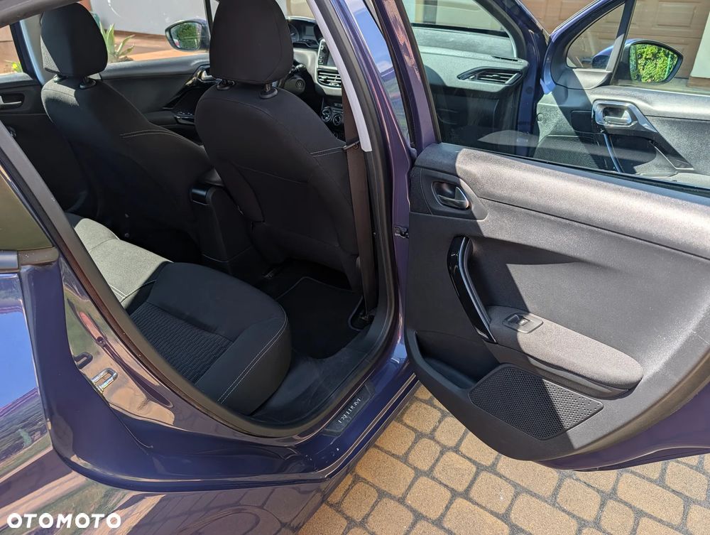 Peugeot 208 - 25