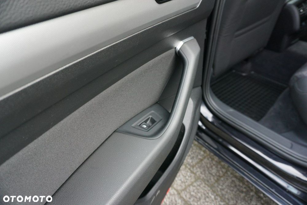 Volkswagen Passat - 16