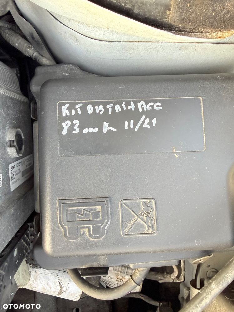 Peugeot 2008 1.2 Pure Tech Allure S&S - 9