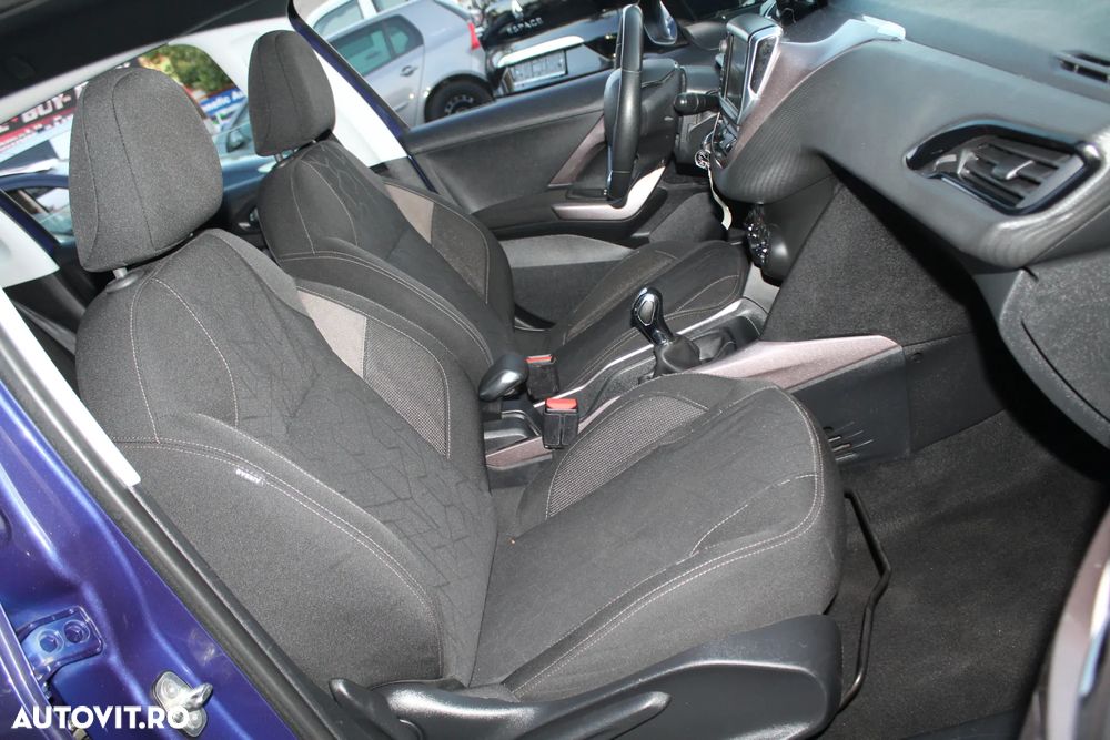Peugeot 2008 1.6 e-HDi FAP STT Active - 8
