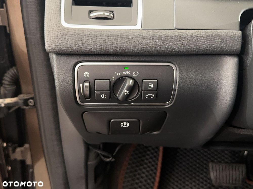 Volvo XC 60 - 30