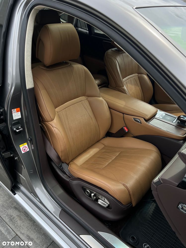 Lexus LS - 22