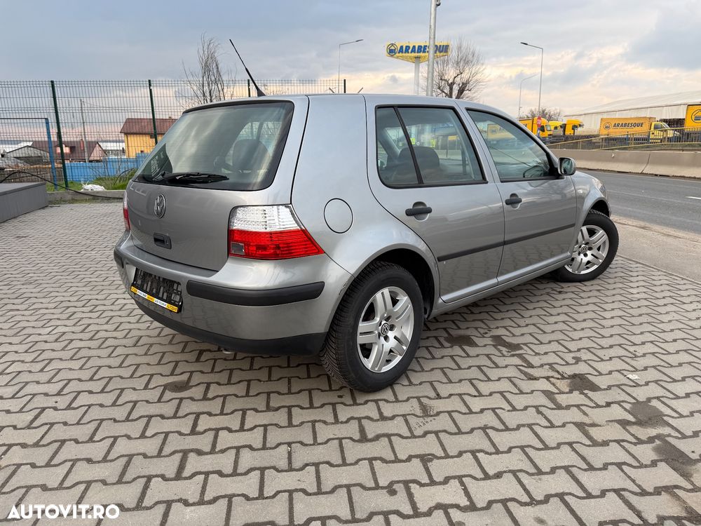 Volkswagen Golf - 2