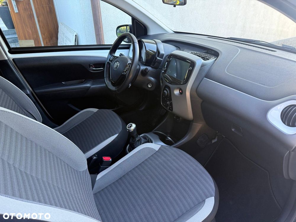 Toyota Aygo x-play connect - 17