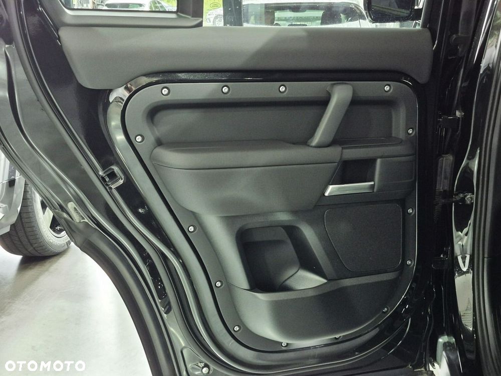 Land Rover Defender - 16