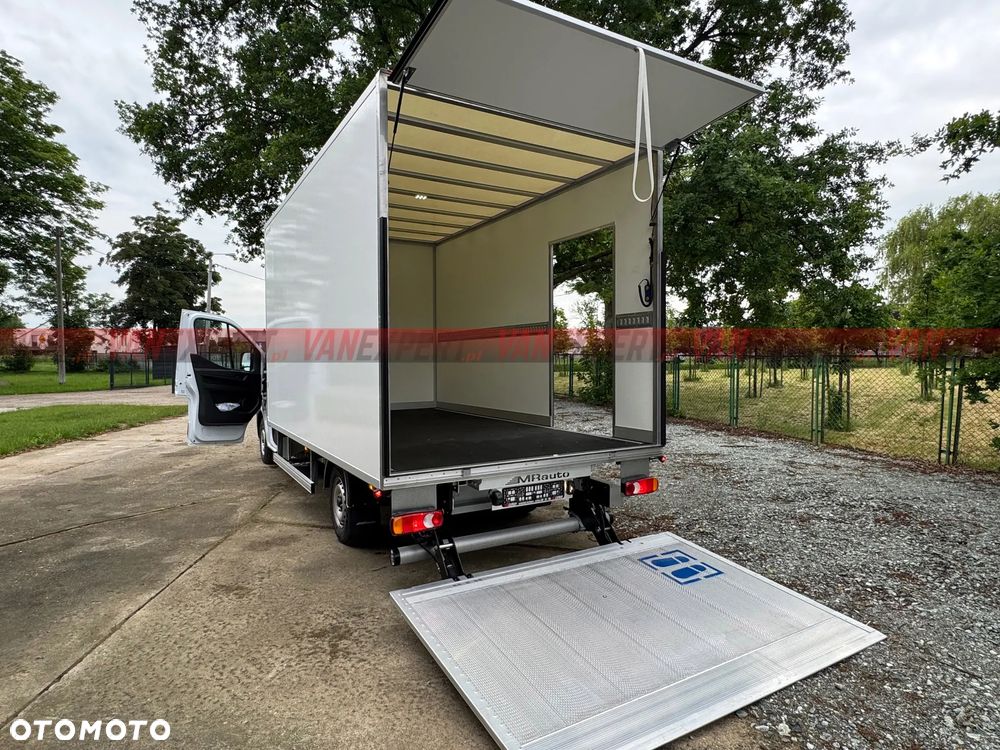 Renault MASTER Nowy Kontener + Winda 750KG - 24