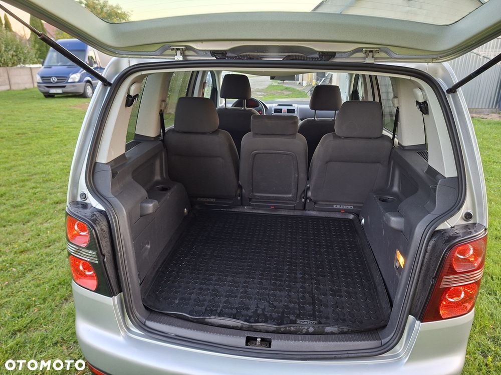 Volkswagen Touran 2008 photo 4