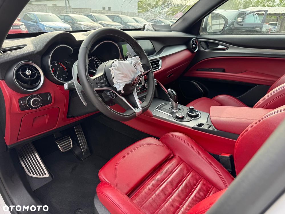 Alfa Romeo Stelvio 2.0 Turbo 16V AT8-Q4 Veloce Ti - 23