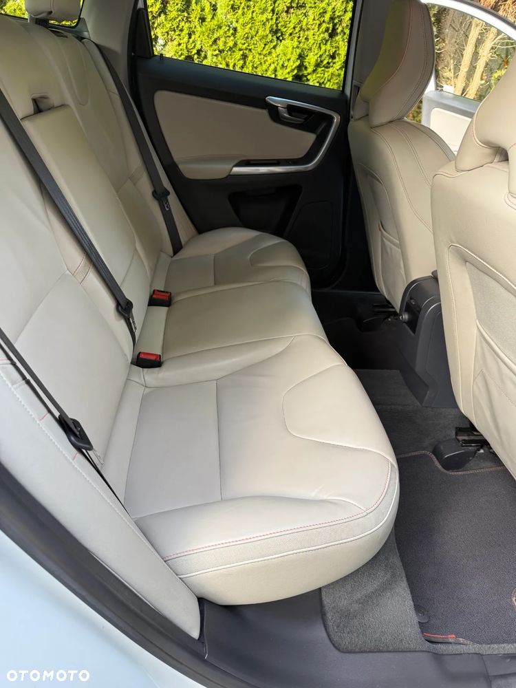 Volvo XC 60 D4 AWD Ocean Race - 10