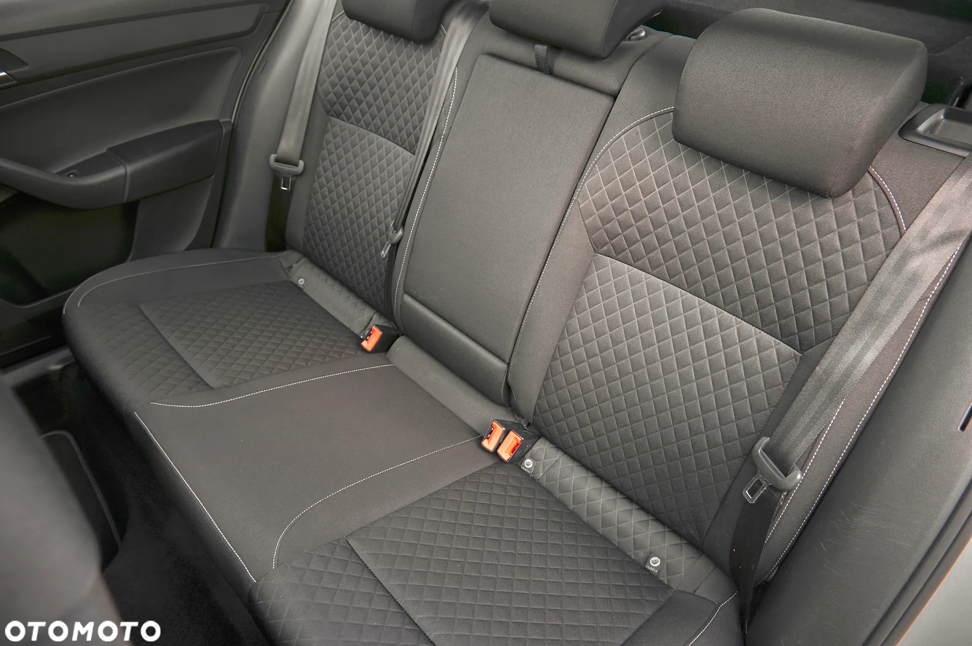 Skoda RAPID Spaceback 1.2 TSI (Green tec) Cool Edition Red & Grey - 24