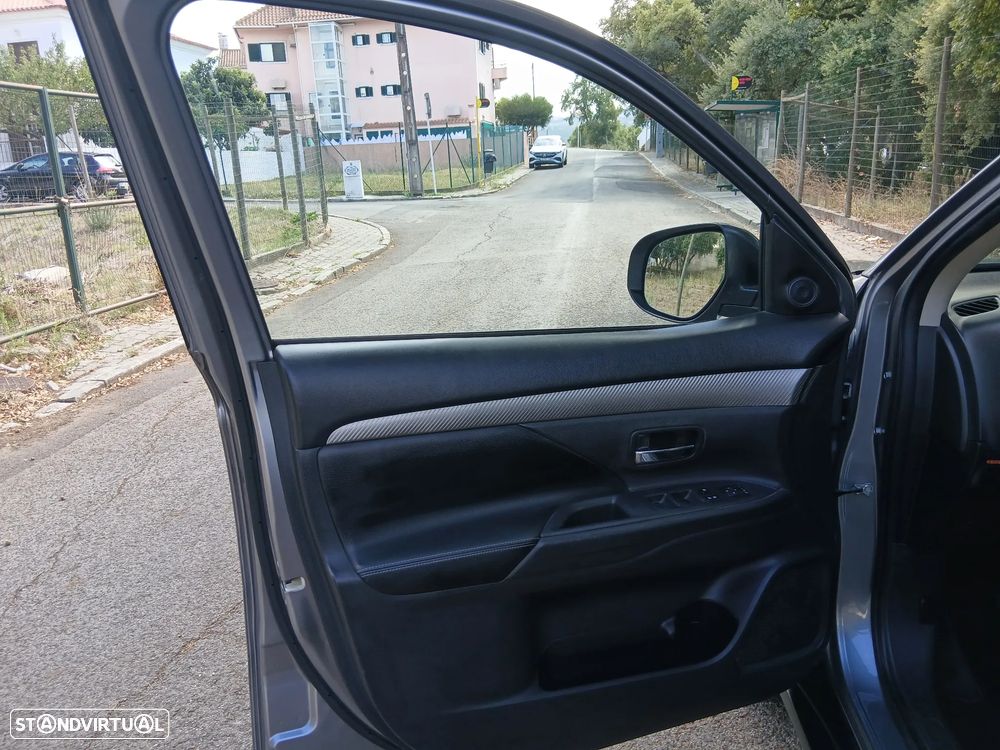 Mitsubishi Outlander 2.2 DI-D Instyle Navi - 9