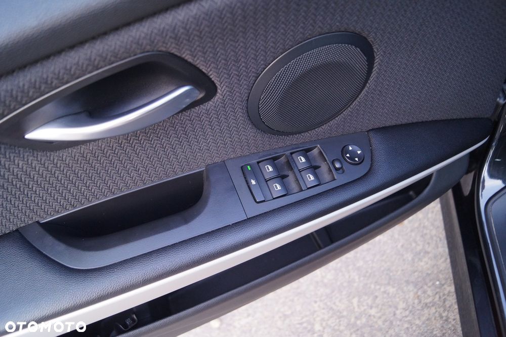 BMW Seria 3 318i Edition Exclusive - 17