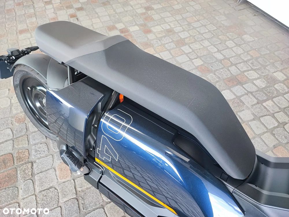 BMW CE 04 - 11