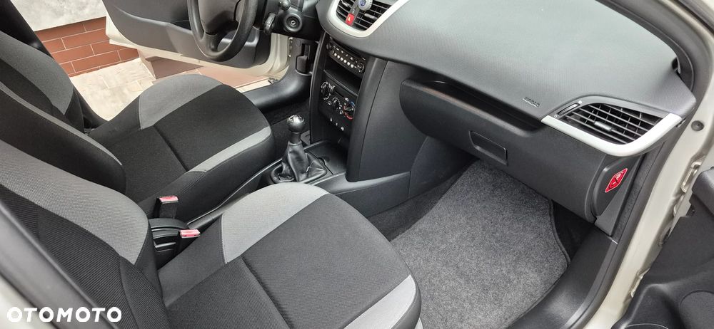 Peugeot 207 1.4 16V Trendy - 19