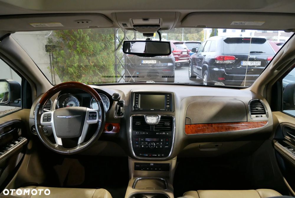 Chrysler Town & Country 3.6 Limited - 22