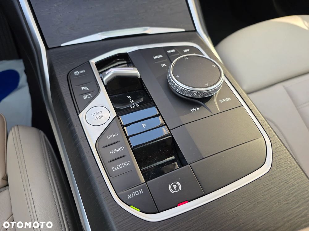 BMW Seria 3 330e xDrive M Sport - 22