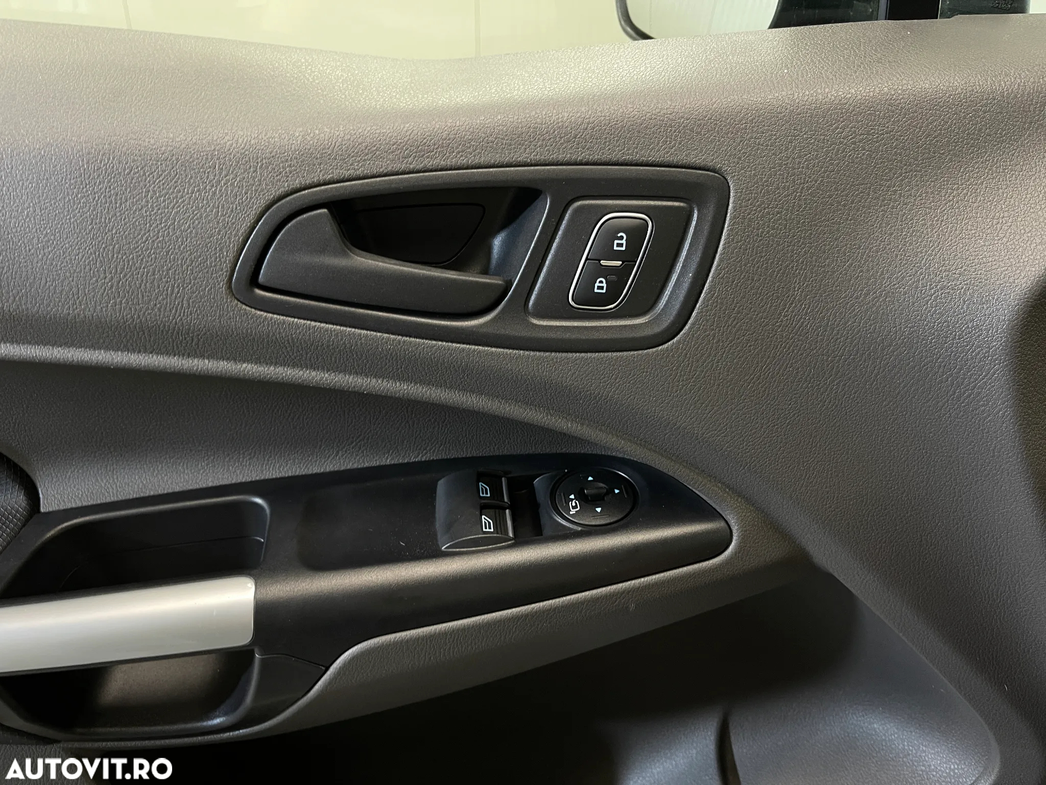 Ford Transit Connect - 18