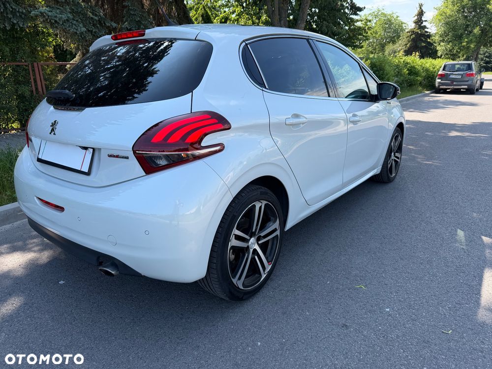 Peugeot 208 - 15
