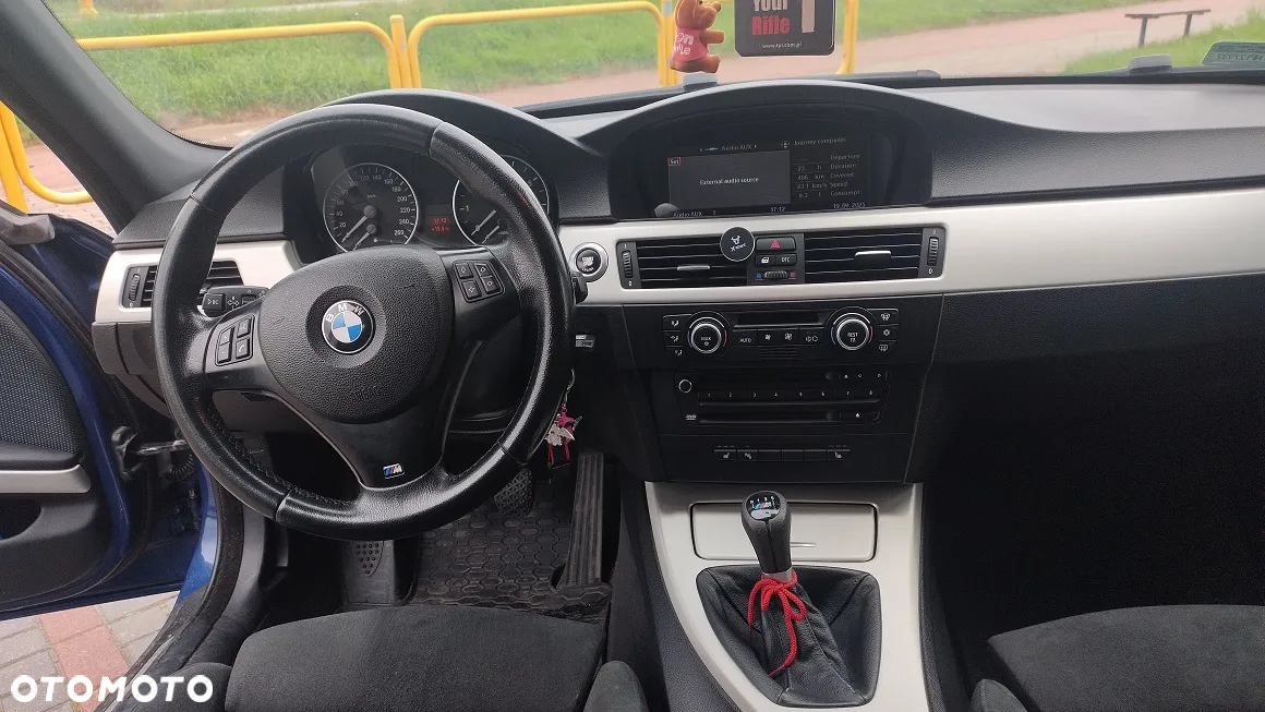 BMW Seria 3 318i Touring - 15