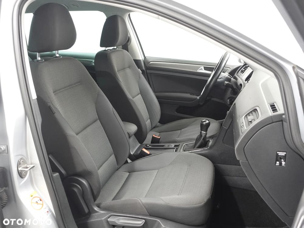 Volkswagen Golf - 25