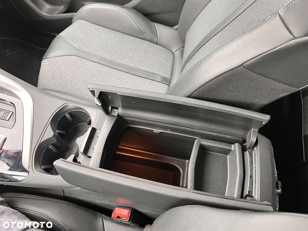 Peugeot 3008 1.2 PureTech Allure Pack S&S EAT8 - 24