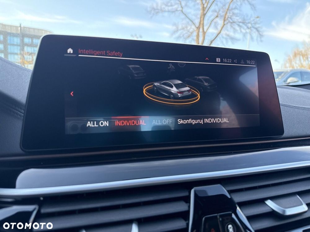 BMW Seria 5 M550i xDrive - 24