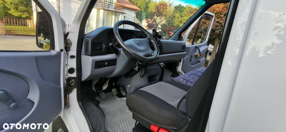 Mercedes-Benz Sprinter - 16