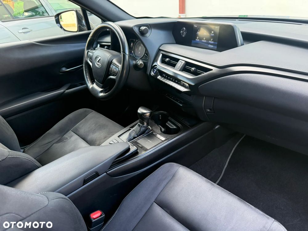 Lexus UX 250h F Sport 2WD - 37