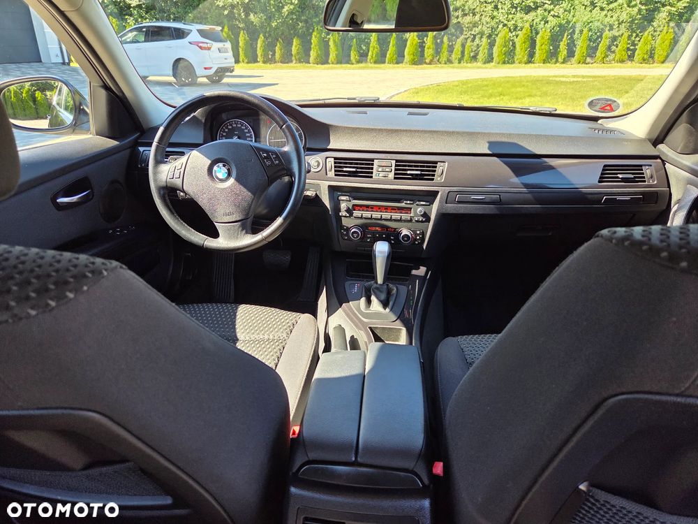 BMW Seria 3 318d DPF Edition Exclusive - 26