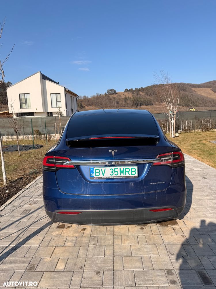 Tesla Model X - 13
