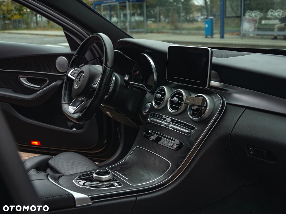 Mercedes-Benz Klasa C 250 9G-TRONIC - 39