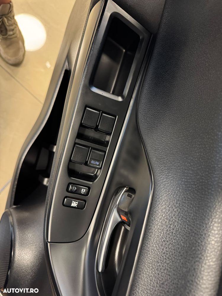 Toyota Yaris 1.5 VVT-i HSD Bi-Tone R&B - 13