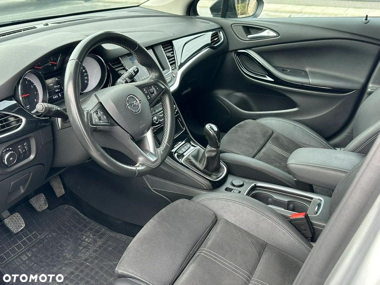 Opel Astra V 1.2 T Elegance S&S - 11
