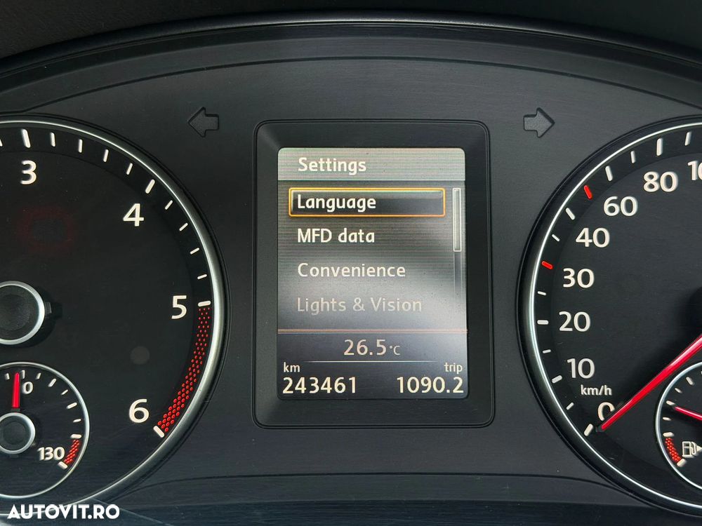 Volkswagen Touran 1.6 TDI DPF BlueMotion Technology Highline - 20